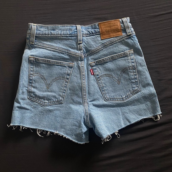 Levi's Ribcage High Rise Shorts - Picture 3 of 5